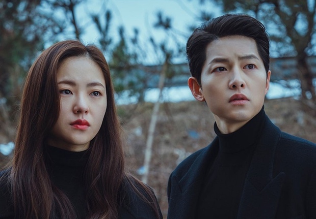 Bạn gái Song Joong Ki lên top Dispatch vì bộ ảnh chính anh trai nhiếp ảnh nổi tiếng chụp, gây xôn xao vì... vẻ đẹp xấu lạ - Ảnh 8.