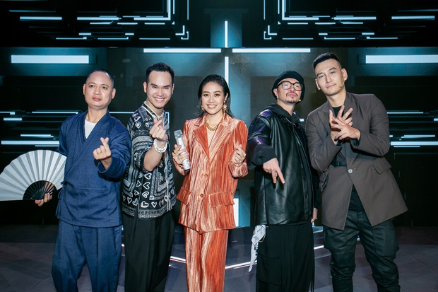 The Heroes: Erik khiến dàn giám khảo tranh giành và thắc mắc về người giấu mặt đi cạnh - Ảnh 4. The Heroes: Erik khiến dàn giám khảo tranh giành và thắc mắc về người giấu mặt đi cạnh - Ảnh 4.