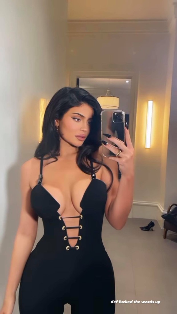 Dàn sao khủng đổ bộ tiệc rượu của Kendall: Chị em Kim - Kylie “xôi thịt” nóng mắt, vợ chồng Justin và Katy Perry nổi bần bật - Ảnh 12.