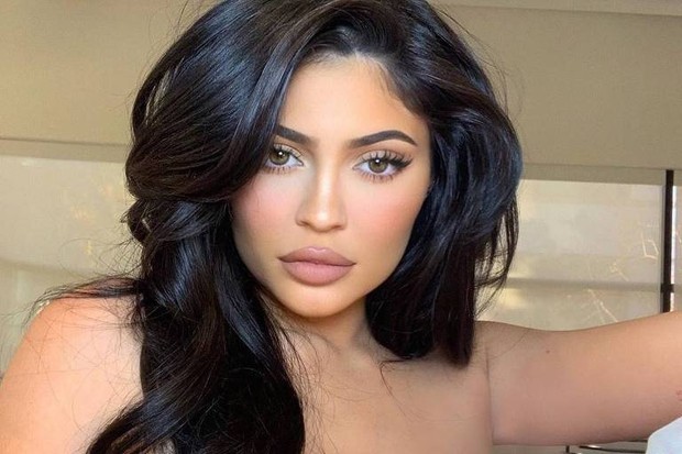 Kylie Jenner gây tranh cãi khi lộ ảnh quá khứ, dân tình sốc nặng vì tưởng tỷ phú trẻ... đổi luôn cả đầu - Ảnh 7.