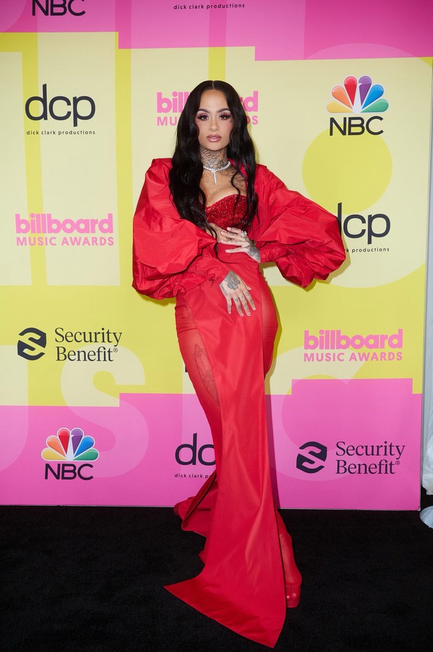 Siêu thảm đỏ Billboard Music Awards: Hoa hậu Thế giới o ép vòng 1 khủng bên host Nick Jonas, Alicia Keys hồng choé bị mỹ nhân xuyên thấu hết hồn lấn át - Ảnh 15.