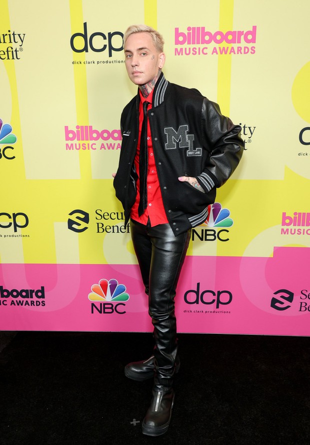 Siêu thảm đỏ Billboard Music Awards: Hoa hậu Thế giới o ép vòng 1 khủng bên host Nick Jonas, Alicia Keys hồng choé bị mỹ nhân xuyên thấu hết hồn lấn át - Ảnh 17.