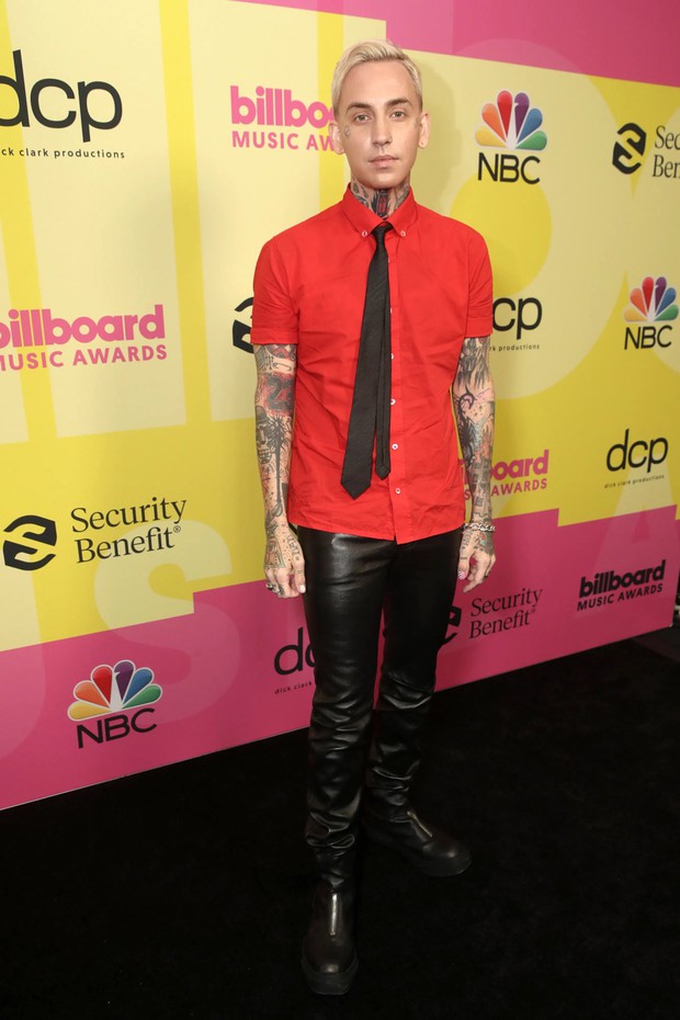 Siêu thảm đỏ Billboard Music Awards: Hoa hậu Thế giới o ép vòng 1 khủng bên host Nick Jonas, Alicia Keys hồng choé bị mỹ nhân xuyên thấu hết hồn lấn át - Ảnh 18.