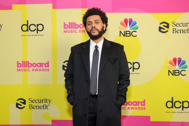 Siêu thảm đỏ Billboard Music Awards: Hoa hậu Thế giới o ép vòng 1 khủng bên host Nick Jonas, Alicia Keys hồng choé bị mỹ nhân xuyên thấu hết hồn lấn át - Ảnh 12.
