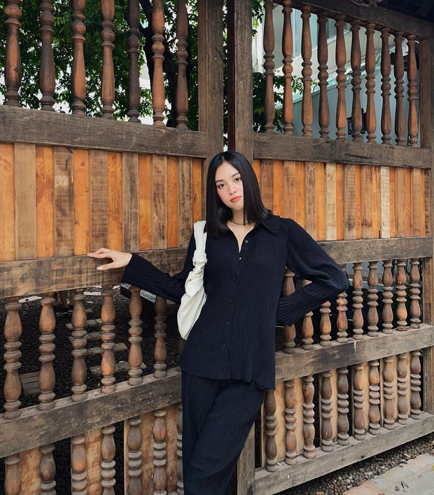 Insta look sao Việt tuần qua: Chi Pu khoe vòng 1 ngồn ngộn sau lớp áo mỏng, Tiểu Vy - Khánh Vân giản dị bất ngờ - Ảnh 6. Insta look sao Việt tuần qua: Chi Pu khoe vòng 1 ngồn ngộn sau lớp áo mỏng, Tiểu Vy - Khánh Vân giản dị bất ngờ - Ảnh 6.