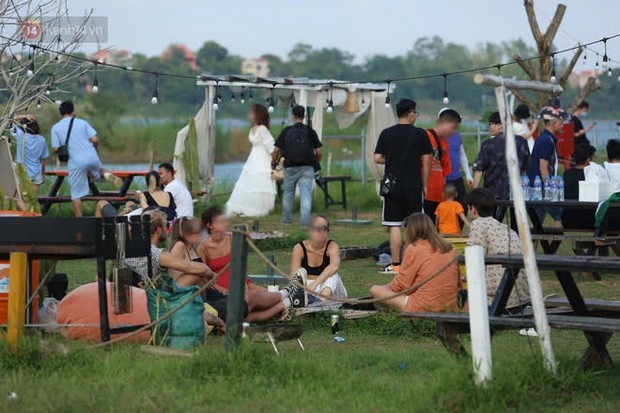 Quận Tây Hồ xử phạt chủ bãi đá sông Hồng vì để xảy ra tình trạng tập trung đông người - Ảnh 2.