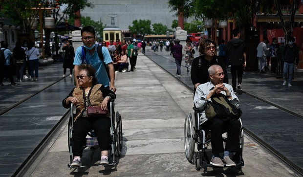 Cụ ông qua đời để lại toàn bộ tài sản chục tỷ cho người bán hoa quả ngoài chợ, con cháu đi kiện đòi lại khiến MXH chia phe tranh luận gay gắt - Ảnh 3. Cụ ông qua đời để lại toàn bộ tài sản chục tỷ cho người bán hoa quả ngoài chợ, con cháu đi kiện đòi lại khiến MXH chia phe tranh luận gay gắt - Ảnh 3.