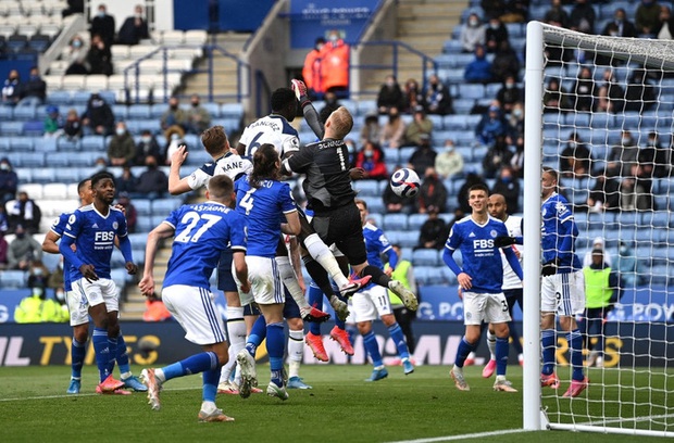 Leicester hụt vé dự Champions League sau sai lầm không thể tha thứ của thủ môn đội trưởng - Ảnh 6.