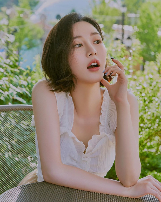 Profile bạn nữ mới mẻ của Lee Seung Gi: Con gái Mama Chuê quyền lực tối cao, sự nghiệp lù mù nhạt nhẽo tuy nhiên sắc đẹp trúng chuẩn chỉnh Hoa hậu - Hình ảnh 2.