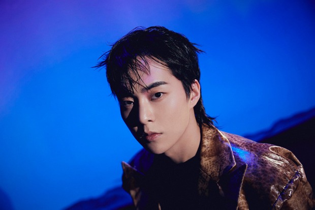 Bộ ảnh teaser comeback của EXO: Nhan sắc trẻ trung dù bị dìm, vốn được cài cắm hint từ MV của tình cũ Jennie? - Ảnh 9.