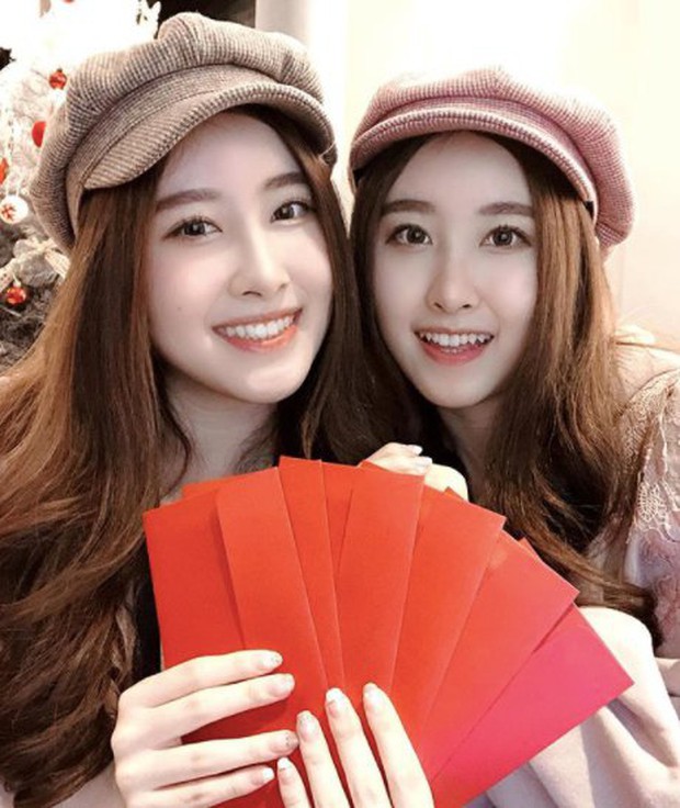 Cặp chị em sinh đôi thiên thần được mệnh danh đẹp nhất Đài Loan gây ngỡ ngàng với diện mạo ở tuổi thiếu nữ sau 16 năm - Ảnh 5. Cặp chị em sinh đôi thiên thần được mệnh danh đẹp nhất Đài Loan gây ngỡ ngàng với diện mạo ở tuổi thiếu nữ sau 16 năm - Ảnh 5.