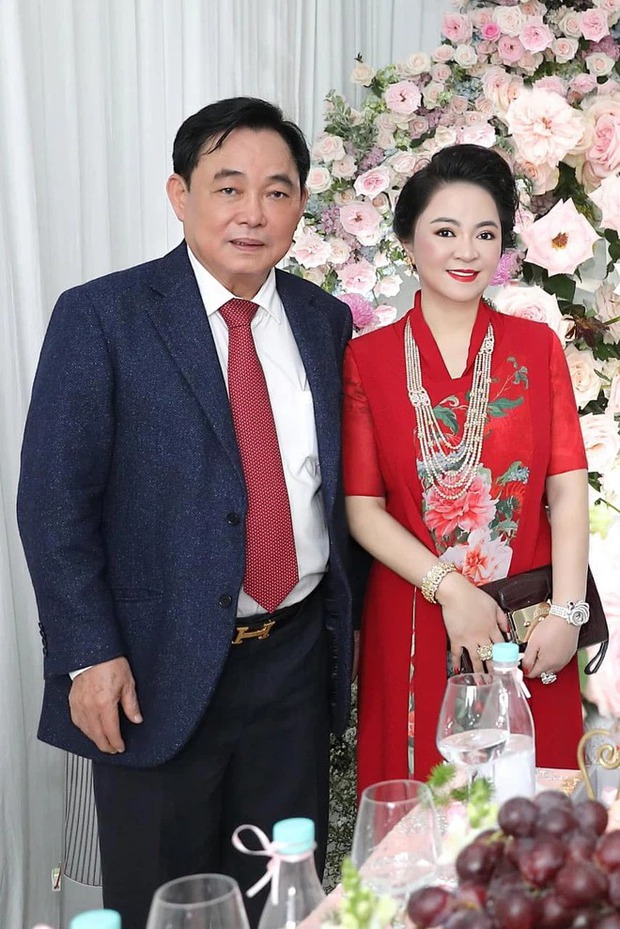 Bà Phương Hằng tiết lộ sống thử với ông Dũng lò vôi 4 năm mới cưới, nói luôn chuyện vợ bé ngay trên livestream - Ảnh 2.