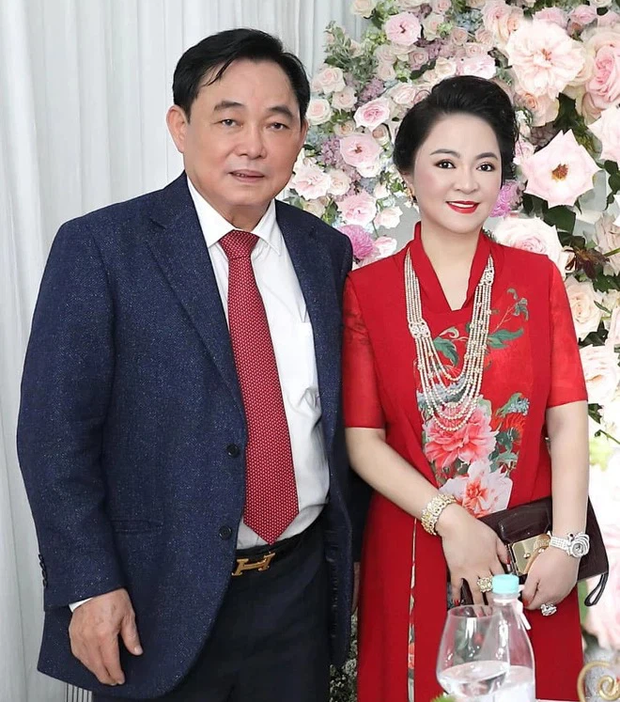 Bà Phương Hằng - ông Dũng “lò vôi”: Yêu từ cái nhìn đầu tiên, 11 năm không tiếc lời mật ngọt, vui tay là tặng nhau từ siêu xe đến kim cương - Ảnh 1.