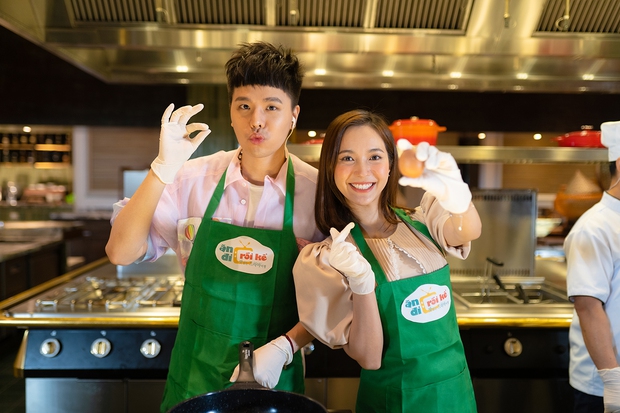 Quân A.P trổ tài rap và nấu Gà Hàn Quốc bên cạnh Diệu Nhi - Ảnh 4. Quân A.P trổ tài rap và nấu Gà Hàn Quốc bên cạnh Diệu Nhi - Ảnh 4.