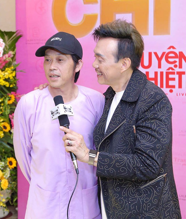 Netizen khui clip cố NS Chí Tài và vợ ca sĩ Khánh Bình tiết lộ NS Hoài Linh thích đánh bài và chơi số, có lần thua cả tỷ đồng? - Ảnh 2. Netizen khui clip cố NS Chí Tài và vợ ca sĩ Khánh Bình tiết lộ NS Hoài Linh thích đánh bài và chơi số, có lần thua cả tỷ đồng? - Ảnh 2.