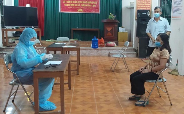 Trong tâm dịch Bắc Ninh, quặn lòng trước câu hỏi: Sao mẹ đi lâu thế, bao giờ mẹ về? - Ảnh 1. Trong tâm dịch Bắc Ninh, quặn lòng trước câu hỏi: Sao mẹ đi lâu thế, bao giờ mẹ về? - Ảnh 1.