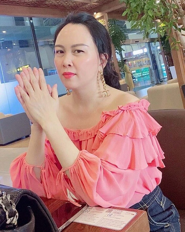 Chuyện gì sẽ xảy ra khi Phượng Chanel mix lại set đồ thảm họa thời trang này? - Ảnh 4. Chuyện gì sẽ xảy ra khi Phượng Chanel mix lại set đồ thảm họa thời trang này? - Ảnh 4.