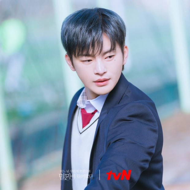 6 nam thần không tuổi ở phim Hàn: Song Joong Ki bị thời gian bỏ quên nhưng anh Diệt Seo In Guk mới gây bất ngờ - Ảnh 28.