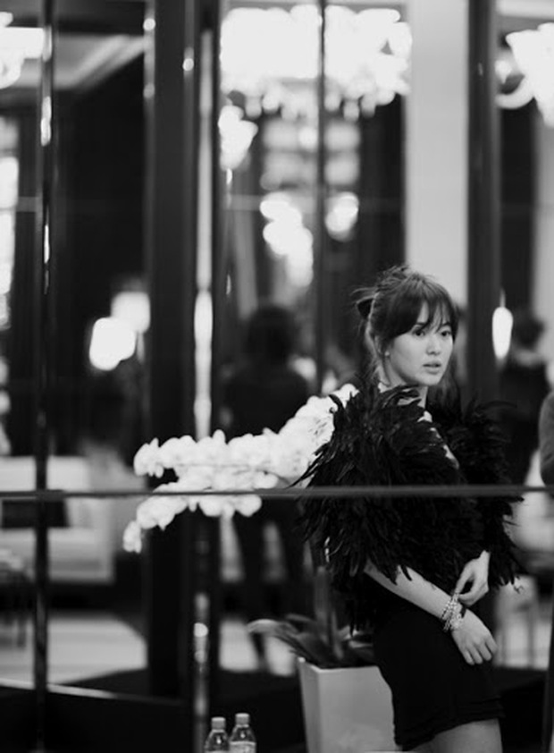 Hot lại ảnh Song Hye Kyo sánh đôi bên tài tử Joker 10 năm trước, visual quá khác lạ nhưng chiếm trọn spotlight giữa sự kiện quốc tế - Ảnh 7. Hot lại ảnh Song Hye Kyo sánh đôi bên tài tử Joker 10 năm trước, visual quá khác lạ nhưng chiếm trọn spotlight giữa sự kiện quốc tế - Ảnh 7.
