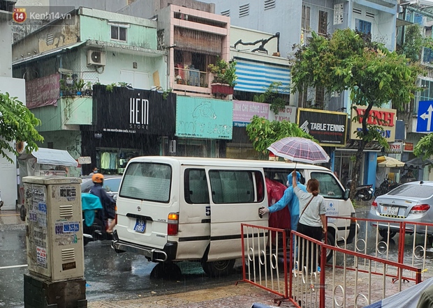 Cận cảnh nơi phong tỏa của ca dương tính SARS-CoV-2 mới ở quận 3 - Ảnh 3. Cận cảnh nơi phong tỏa của ca dương tính SARS-CoV-2 mới ở quận 3 - Ảnh 3.