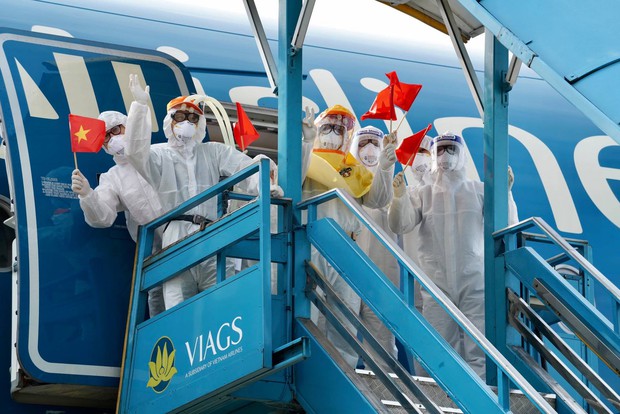 Vietnam Airlines vận chuyển miễn phí nhân lực cùng hành lý đi kèm để phòng chống dịch cho Bắc Ninh, Bắc Giang - Ảnh 1. Vietnam Airlines vận chuyển miễn phí nhân lực cùng hành lý đi kèm để phòng chống dịch cho Bắc Ninh, Bắc Giang - Ảnh 1.