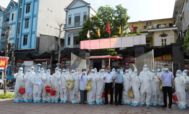 400 nhân viên y tế ra quân, test nhanh cho gần 19.000 công nhân và người dân tại 3 điểm nóng nhất của Việt Yên (Bắc Giang) - Ảnh 1. 400 nhân viên y tế ra quân, test nhanh cho gần 19.000 công nhân và người dân tại 3 điểm nóng nhất của Việt Yên (Bắc Giang) - Ảnh 1.