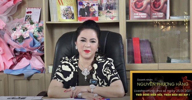 8 lý do khiến bà Phương Hằng càng livestream càng hot, không biết đó là ai cũng phải bấm vào xem! - Ảnh 4. 8 lý do khiến bà Phương Hằng càng livestream càng hot, không biết đó là ai cũng phải bấm vào xem! - Ảnh 4.