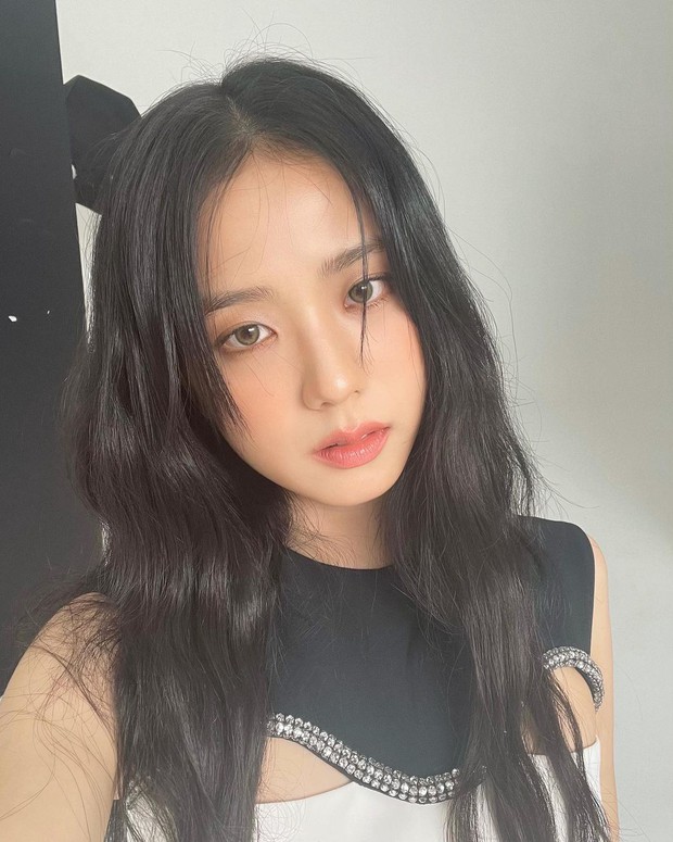 Sống ảo đổi tên Instagram như BLACKPINK: Rosé bê cả vườn hoa vào rồi không chọn được tên cho cún, Jisoo chắc ăn ngay từ đầu - Ảnh 10. Sống ảo đổi tên Instagram như BLACKPINK: Rosé bê cả vườn hoa vào rồi không chọn được tên cho cún, Jisoo chắc ăn ngay từ đầu - Ảnh 10.