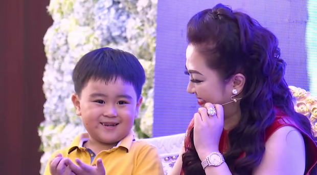 Tỷ phú nhỏ tuổi nhất Việt Nam đăng video không có tiếng, cả chục ngàn người vẫn vào xem say sưa - Ảnh 1. Tỷ phú nhỏ tuổi nhất Việt Nam đăng video không có tiếng, cả chục ngàn người vẫn vào xem say sưa - Ảnh 1.