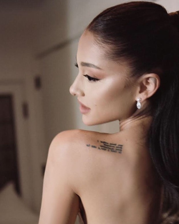 HOT: Không còn giấu giếm nữa, Ariana Grande tung bộ ảnh cưới nét căng đét, hôn đắm đuối ông xã đại gia kém 2 tuổi - Ảnh 4.