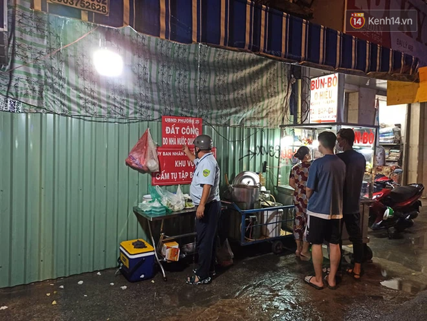 3 quán cafe ở Sài Gòn bị xử phạt 60 triệu đồng vì nhận hàng chục khách ngồi tại chỗ - Ảnh 8. 3 quán cafe ở Sài Gòn bị xử phạt 60 triệu đồng vì nhận hàng chục khách ngồi tại chỗ - Ảnh 8.