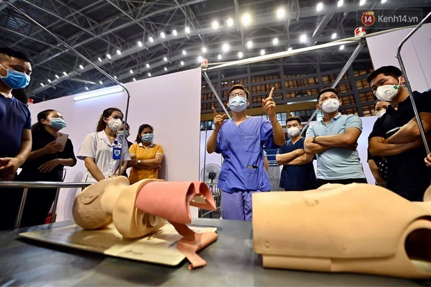 Cận cảnh bệnh viện dã chiến Bắc Giang đang khẩn trương hoàn thiện để điều trị bệnh nhân Covid-19 - Ảnh 10. Cận cảnh bệnh viện dã chiến Bắc Giang đang khẩn trương hoàn thiện để điều trị bệnh nhân Covid-19 - Ảnh 10.