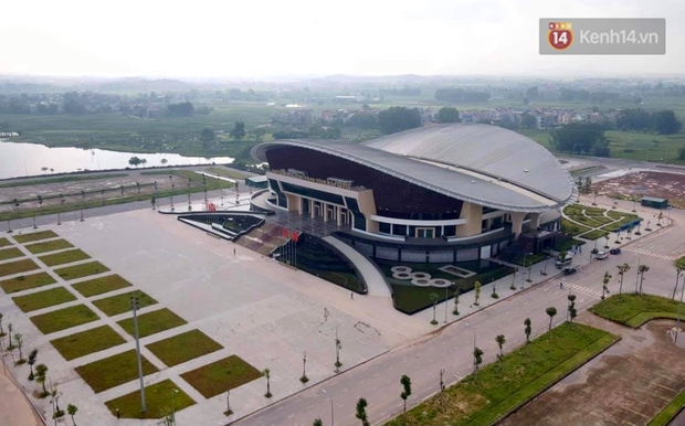 Cận cảnh bệnh viện dã chiến Bắc Giang đang khẩn trương hoàn thiện để điều trị bệnh nhân Covid-19 - Ảnh 2. Cận cảnh bệnh viện dã chiến Bắc Giang đang khẩn trương hoàn thiện để điều trị bệnh nhân Covid-19 - Ảnh 2.