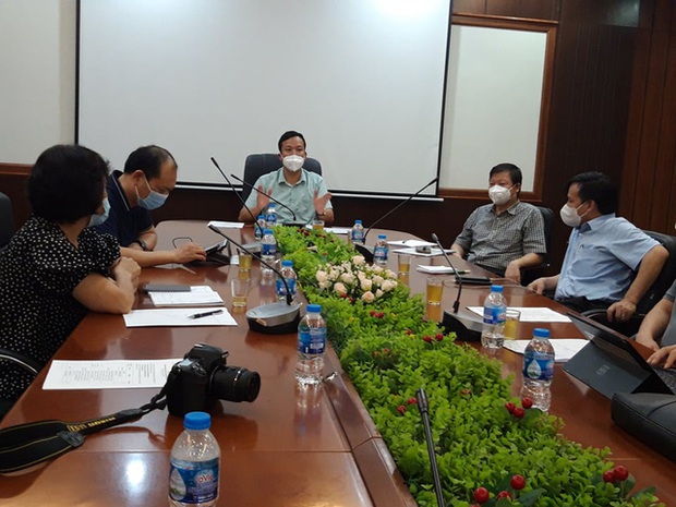 Bắc Giang họp khẩn trong đêm, lên phương án cụ thể về test nhanh tại 3 điểm nóng nhất tại Việt Yên - Ảnh 1. Bắc Giang họp khẩn trong đêm, lên phương án cụ thể về test nhanh tại 3 điểm nóng nhất tại Việt Yên - Ảnh 1.