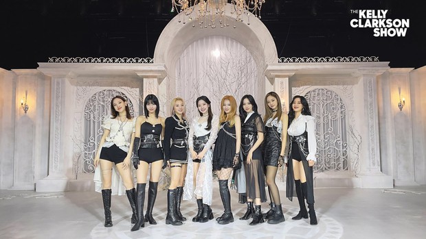 TWICE xác nhận tham gia show truyền hình Mỹ đình đám The Ellen DeGeneres Show! - Ảnh 2. TWICE xác nhận tham gia show truyền hình Mỹ đình đám The Ellen DeGeneres Show! - Ảnh 2.