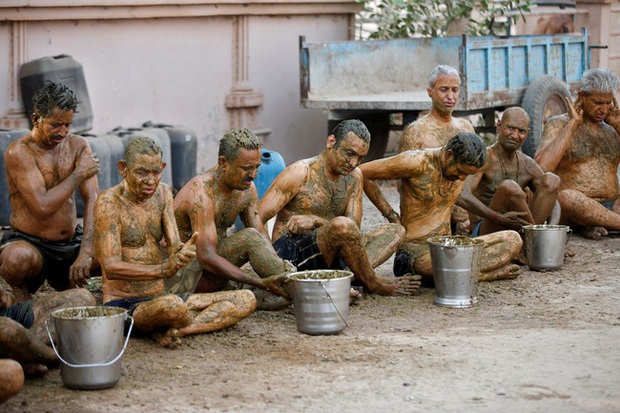 Người đàn ông bị sét đánh, gia đình không thèm đưa đến bệnh viện mà bày cách hồi sinh kinh dị và kết cục gây phẫn nộ - Ảnh 4. Người đàn ông bị sét đánh, gia đình không thèm đưa đến bệnh viện mà bày cách hồi sinh kinh dị và kết cục gây phẫn nộ - Ảnh 4.