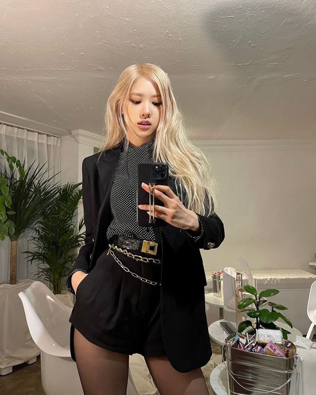 Sống ảo đổi tên Instagram như BLACKPINK: Rosé bê cả vườn hoa vào rồi không chọn được tên cho cún, Jisoo chắc ăn ngay từ đầu - Ảnh 12. Sống ảo đổi tên Instagram như BLACKPINK: Rosé bê cả vườn hoa vào rồi không chọn được tên cho cún, Jisoo chắc ăn ngay từ đầu - Ảnh 12.