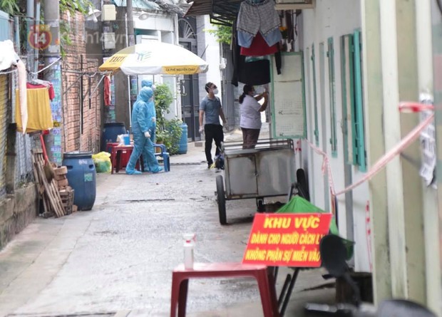 Người bán vé số tham gia giáo phái nghi mắc Covid-19, Thủ Đức phong tỏa 1 cây xăng - Ảnh 1. Người bán vé số tham gia giáo phái nghi mắc Covid-19, Thủ Đức phong tỏa 1 cây xăng - Ảnh 1.