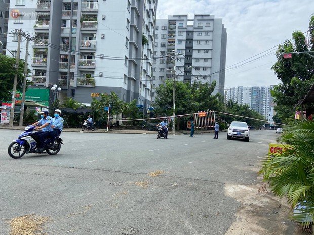 Người bán vé số tham gia giáo phái nghi mắc Covid-19, Thủ Đức phong tỏa 1 cây xăng - Ảnh 6. Người bán vé số tham gia giáo phái nghi mắc Covid-19, Thủ Đức phong tỏa 1 cây xăng - Ảnh 6.