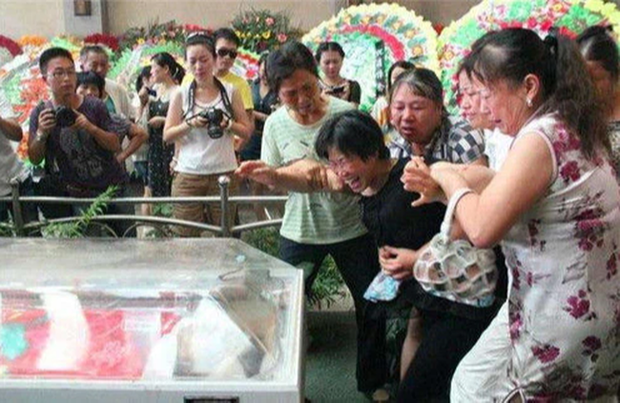 Thanh niên bỏ mạng vì cứu gia đình 4 người, kẻ vô ơn đã không dự đám tang lại còn buông một câu nói cay nghiệt gây phẫn nộ - Ảnh 2. Thanh niên bỏ mạng vì cứu gia đình 4 người, kẻ vô ơn đã không dự đám tang lại còn buông một câu nói cay nghiệt gây phẫn nộ - Ảnh 2.