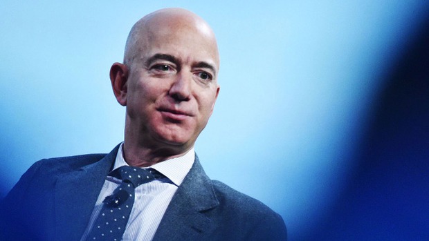 Amazon bỏ 8,54 tỷ USD mua hãng phim sở hữu James Bond, tỷ phú Jeff Bezos hé lộ tham vọng khổng lồ - Ảnh 3. Amazon bỏ 8,54 tỷ USD mua hãng phim sở hữu James Bond, tỷ phú Jeff Bezos hé lộ tham vọng khổng lồ - Ảnh 3.