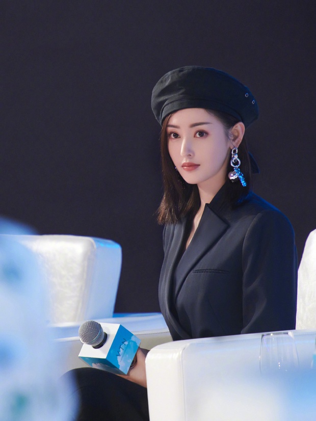 Tiết lộ bảng giá make up, làm tóc giá sốc chọc trời của dàn sao Cbiz: Hoá ra Trương Bá Chi yêu cầu cao tới vậy! - Ảnh 4. Tiết lộ bảng giá make up, làm tóc giá sốc chọc trời của dàn sao Cbiz: Hoá ra Trương Bá Chi yêu cầu cao tới vậy! - Ảnh 4.