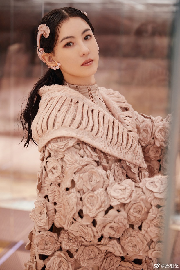 Tiết lộ bảng giá make up, làm tóc giá sốc chọc trời của dàn sao Cbiz: Hoá ra Trương Bá Chi yêu cầu cao tới vậy! - Ảnh 3. Tiết lộ bảng giá make up, làm tóc giá sốc chọc trời của dàn sao Cbiz: Hoá ra Trương Bá Chi yêu cầu cao tới vậy! - Ảnh 3.