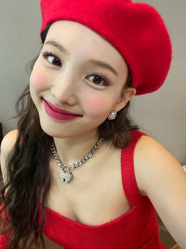 Nayeon thoát kiếp má cúp bế rồi nhưng vẫn khiến netizen không vừa mắt vì 1 điểm - Ảnh 1. Nayeon thoát kiếp má cúp bế rồi nhưng vẫn khiến netizen không vừa mắt vì 1 điểm - Ảnh 1.