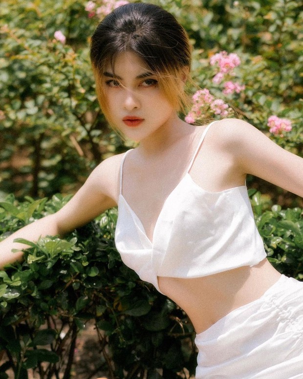 Gái xinh trên phố làm KOL, hàng xóm ở quê giật ngược: Sao nó gửi ảnh trần truồng cho người ta xem? - Ảnh 1.