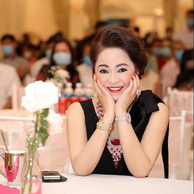 Có vị Chủ tịch bán được 3000 tivi/ngày nhờ livestream của bà Phương Hằng, còn bạn lời được gì? - Ảnh 1.