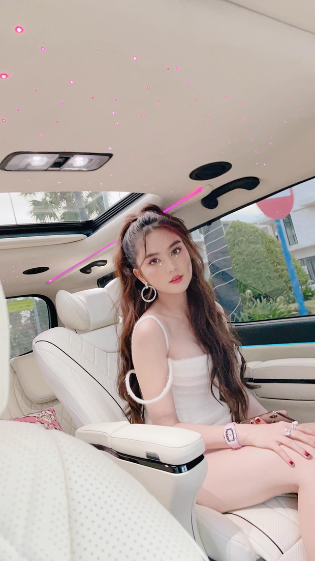 Ngọc Trinh dính lời nguyền cam thường: Mặt sưng vù, lộ rổ khuyết điểm trên livestream, khác 1 trời 1 vực ảnh sống ảo - Ảnh 6. Ngọc Trinh dính lời nguyền cam thường: Mặt sưng vù, lộ rổ khuyết điểm trên livestream, khác 1 trời 1 vực ảnh sống ảo - Ảnh 6.