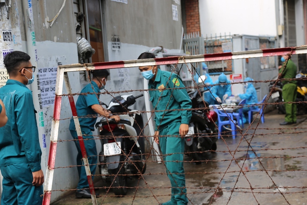 TP.HCM ghi nhận 10 ca dương tính mới: 8 người liên quan Hội thánh truyền giáo Phục Hưng và 2 vợ chồng từng đến BV Hoàn Mỹ - Ảnh 2. TP.HCM ghi nhận 10 ca dương tính mới: 8 người liên quan Hội thánh truyền giáo Phục Hưng và 2 vợ chồng từng đến BV Hoàn Mỹ - Ảnh 2.