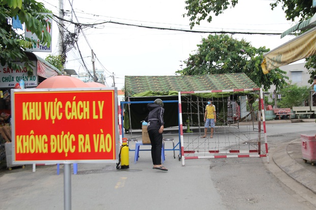 TP.HCM ghi nhận 10 ca dương tính mới: 8 người liên quan Hội thánh truyền giáo Phục Hưng và 2 vợ chồng từng đến BV Hoàn Mỹ - Ảnh 1. TP.HCM ghi nhận 10 ca dương tính mới: 8 người liên quan Hội thánh truyền giáo Phục Hưng và 2 vợ chồng từng đến BV Hoàn Mỹ - Ảnh 1.