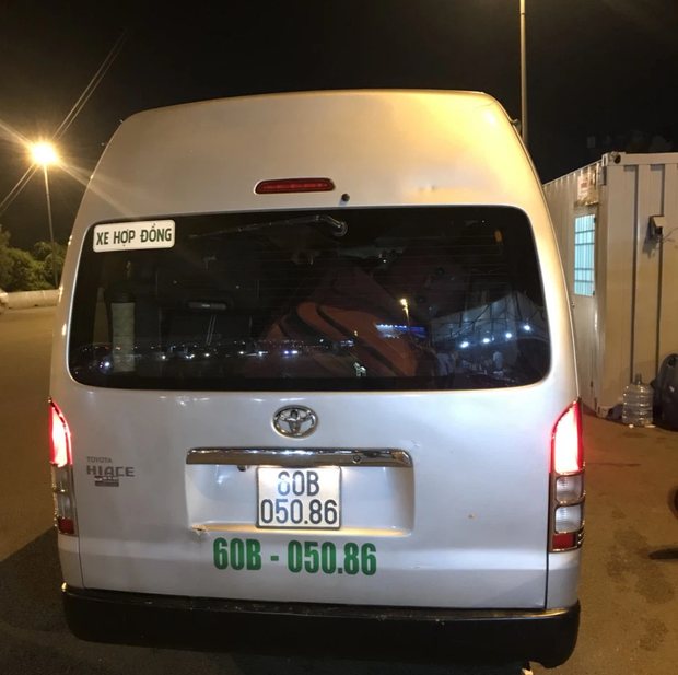 TP.HCM: Chặn 5 người nước ngoài chưa hoàn thành cách ly định “thông” chốt kiểm soát dịch Covid-19 - Ảnh 2. TP.HCM: Chặn 5 người nước ngoài chưa hoàn thành cách ly định “thông” chốt kiểm soát dịch Covid-19 - Ảnh 2.